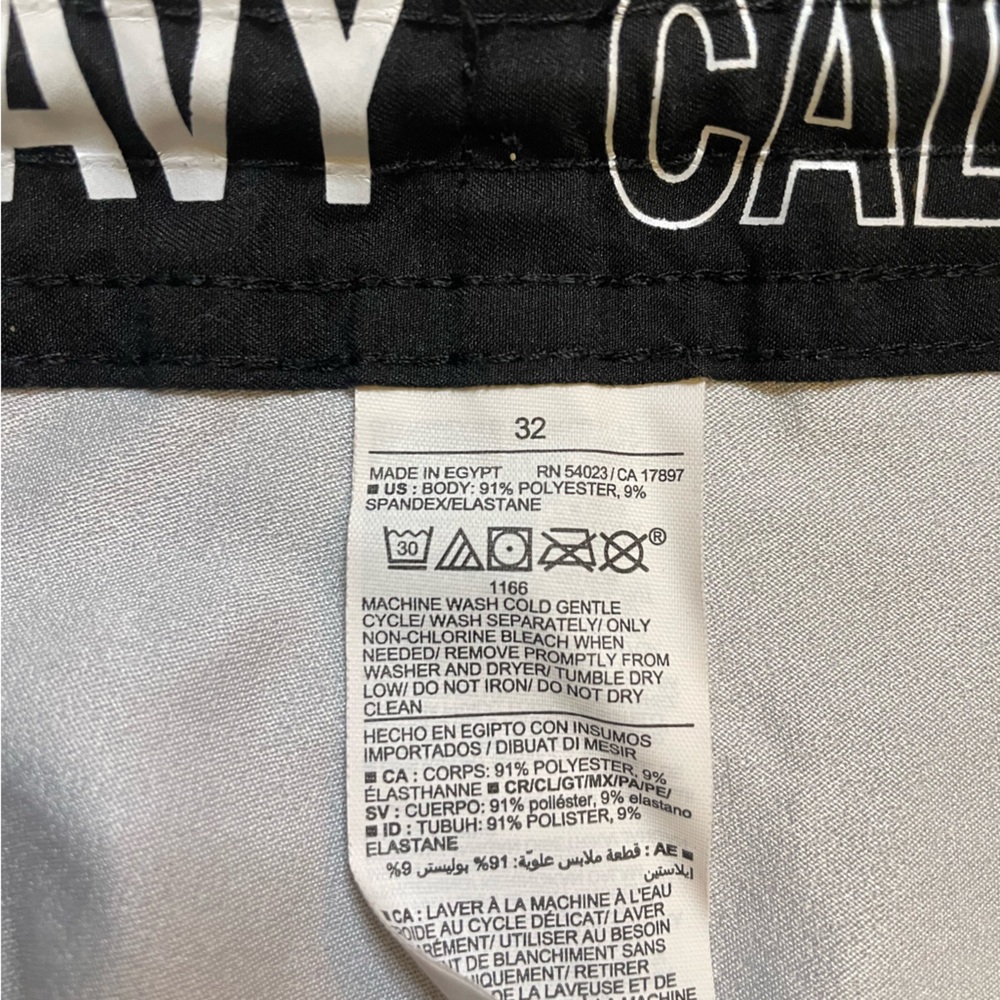 Men’s Old Navy size 32 black swim trunks - Picture 6 of 6